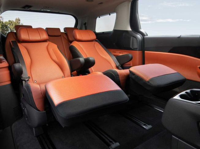 Thuê Xe Kia Carnival