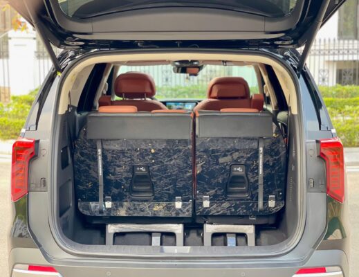 Kia Carnival đồng hành cùng gia đình trong chuyến du lịch biển.