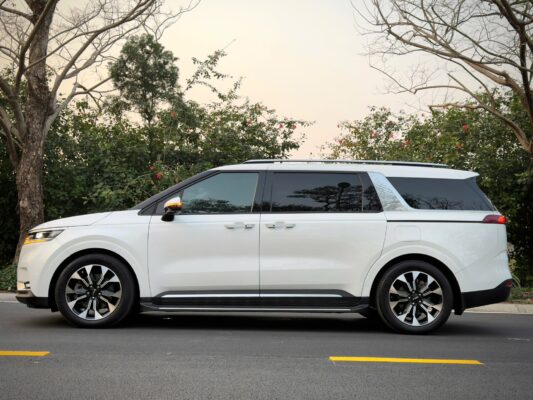 Nội thất rộng rãi là ưu điểm hàng đầu của Kia Carnival.